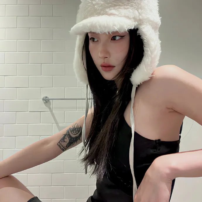 三个摩登女性